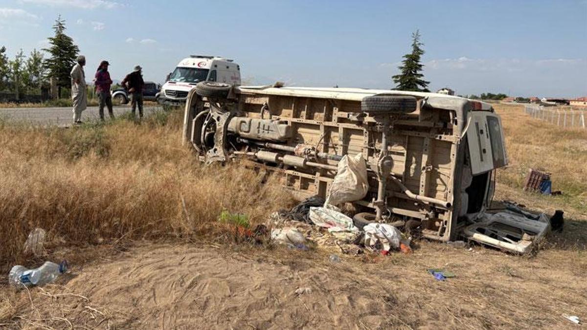 Ereğli'de tarım işçilerini taşıyan minibüs devrildi 17 kişi yaralandı