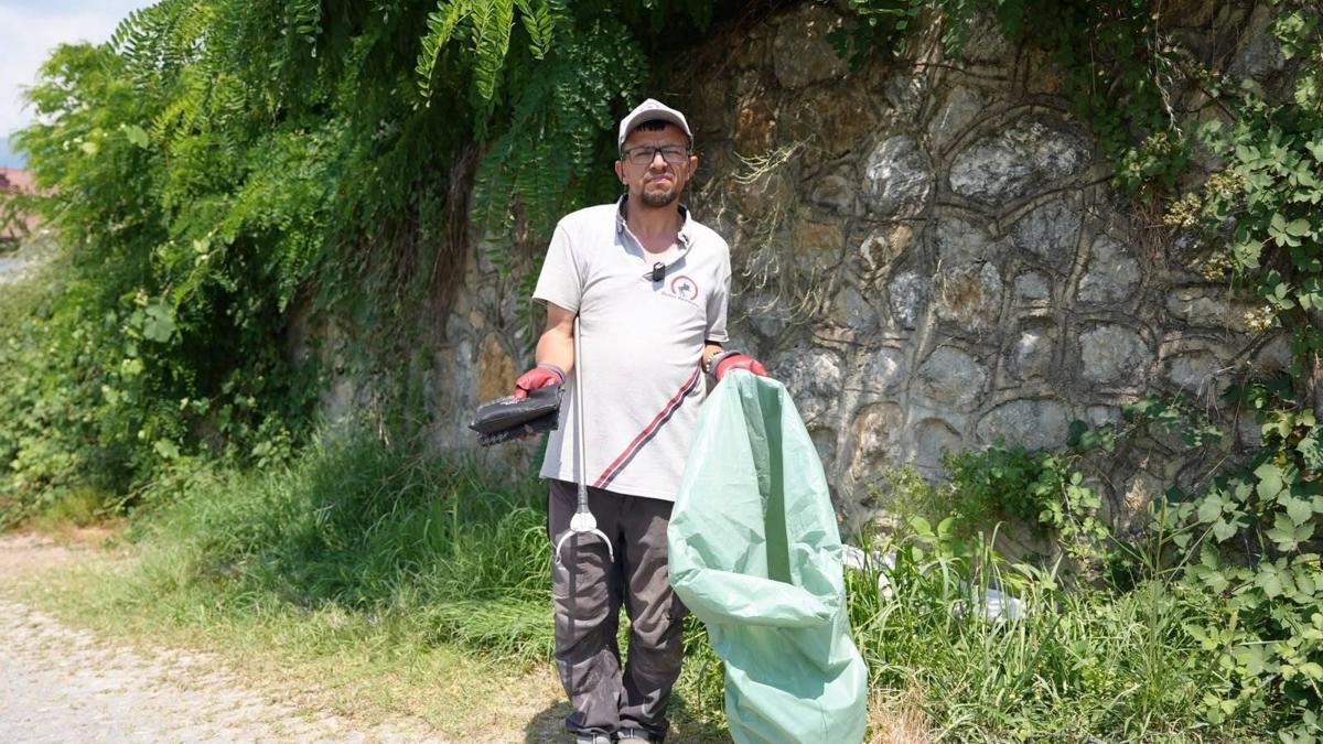 Temizlik işçisi, içinde 3,5 milyon lira değerinde altın olan çantayı bulup polise teslim etti