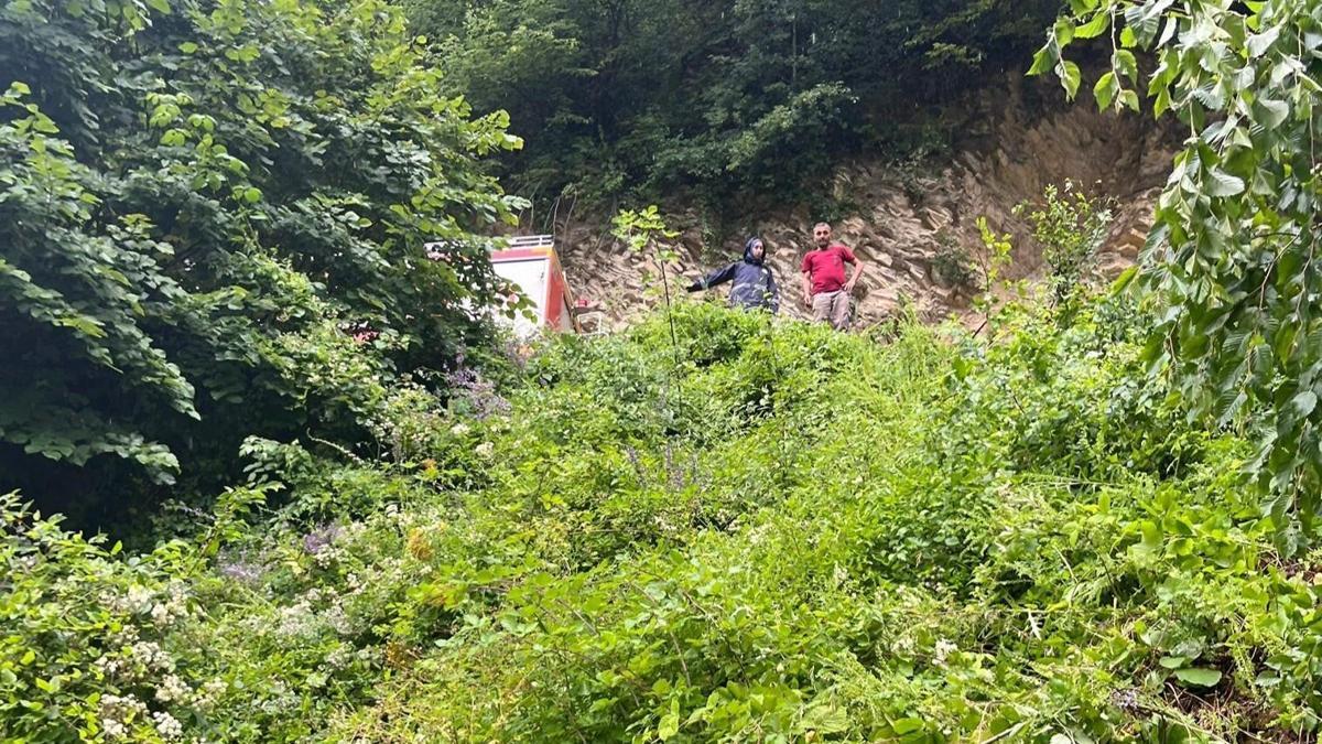 Dere yatağına uçan otomobilin sürücüsü öldü