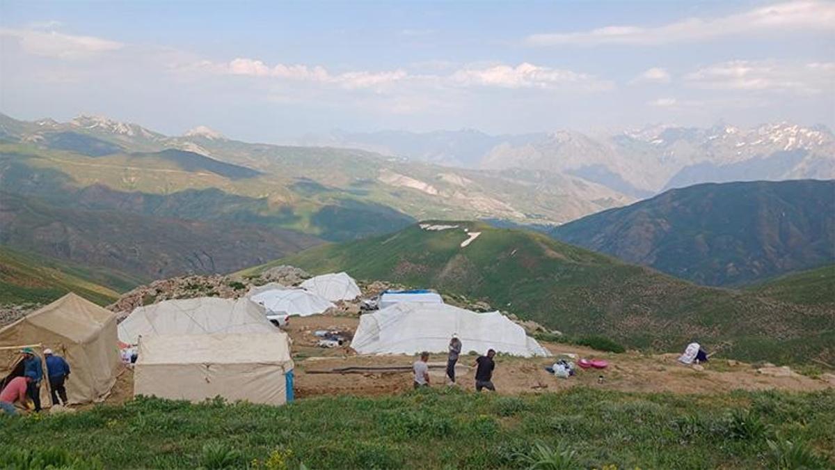 Yollar açıldı, göç başladı! Hakkari'de vatandaşlar akın akın oraya gidiyor
