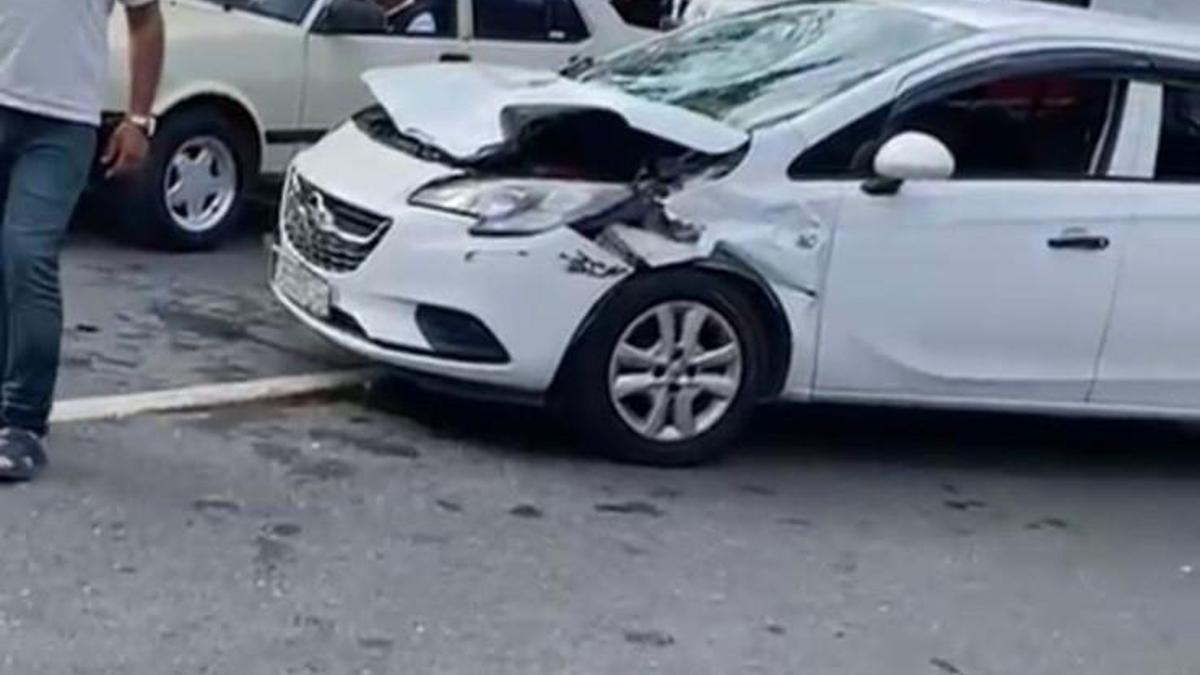 Otomobil baba ve 3 yaşındaki oğluna çarptı: 3 yaralı