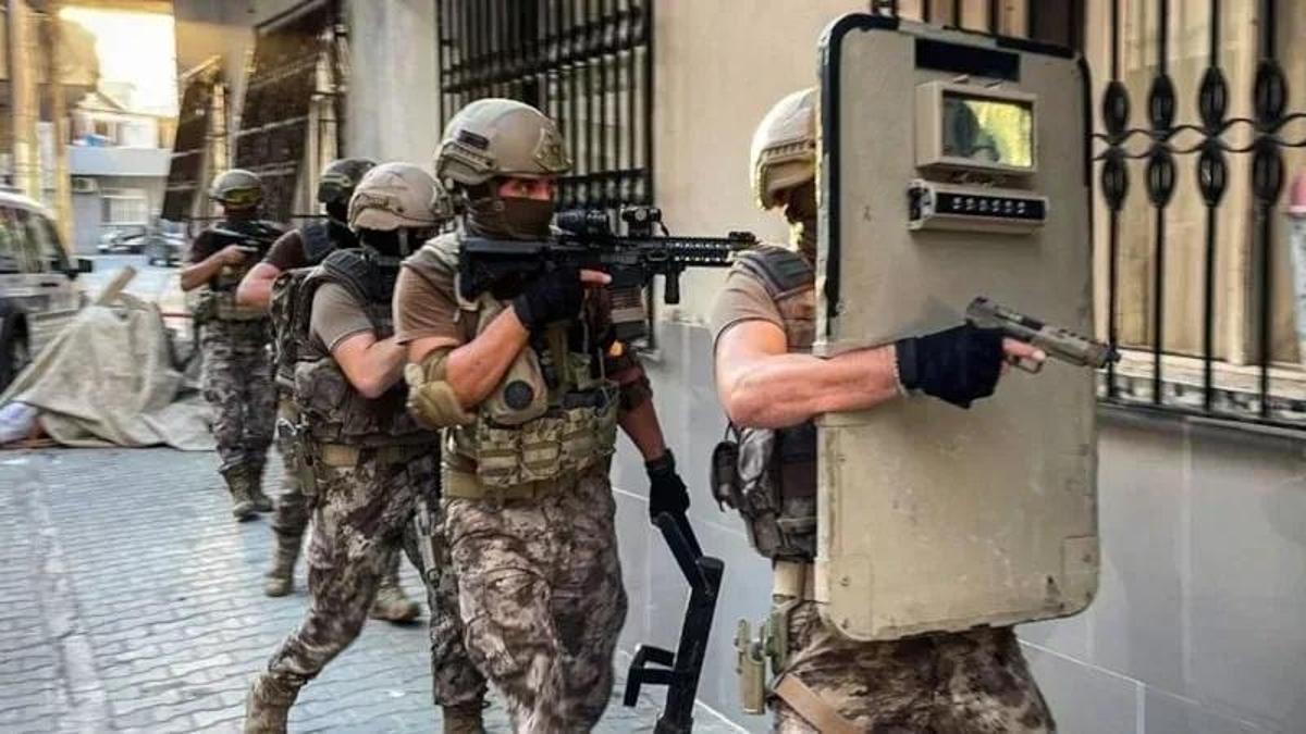 Kocaeli'de terör örgütlerine yönelik operasyonda 28 zanlı yakalandı