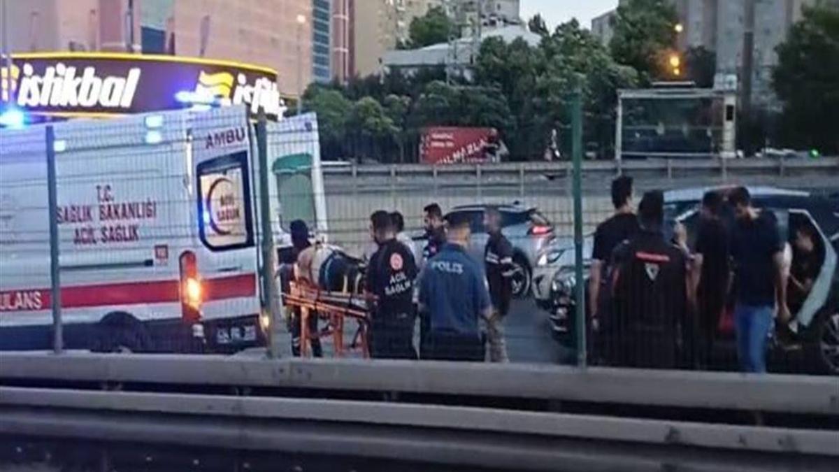 Beylikdüzü'nde zincirleme kazaya polis de karıştı: 1 yaralı