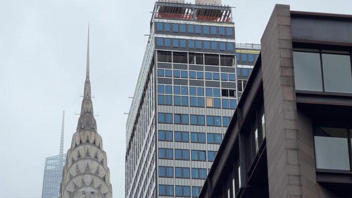Manhattan'daki bir gökdelende taşıyıcı kolonlar eğildi, bölge tahliye edildi