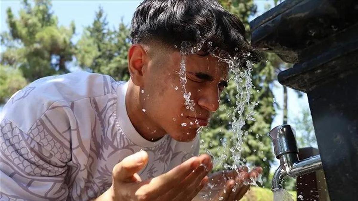Şanlıurfa ve Gaziantep'te sıcak hava etkisini sürdürüyor