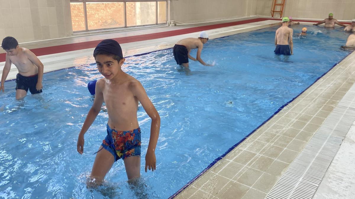 Özel gereksinimli çocuklar ilk kez havuzla buluştu