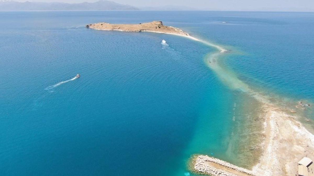 Van Gölü'nde yüzmek yasaklandı! Açıklama geldi