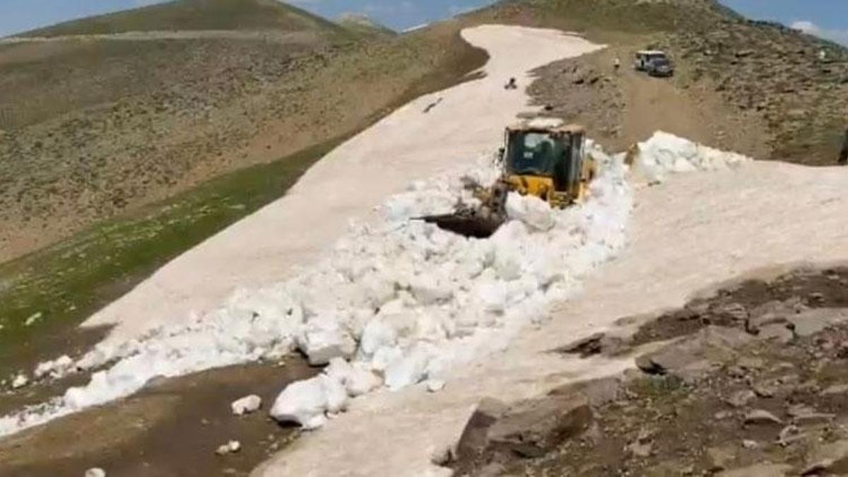 Temmuz ayında Bitlis'te karla mücadele devam ediyor