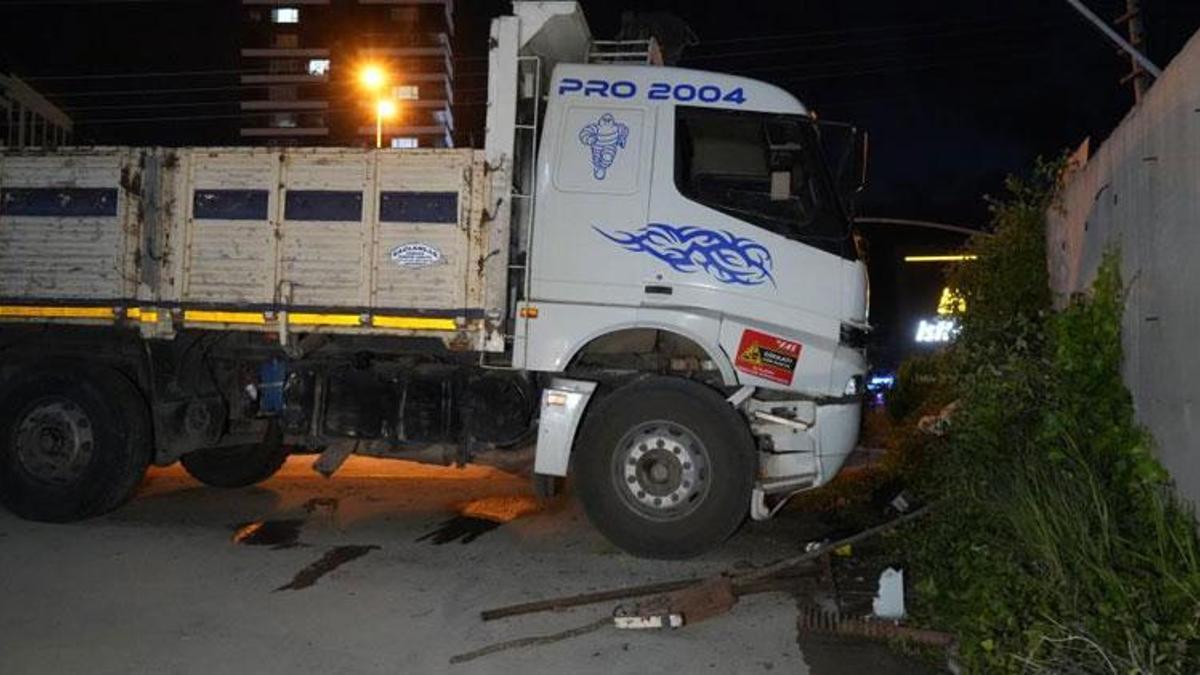 Kastamonu’da direksiyon başında fenalaşan sürücü, istinat duvarına çarptı