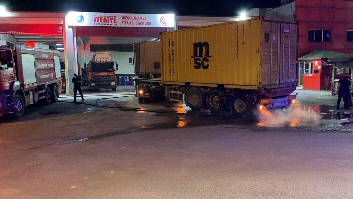 Bursa'da yanan TIR'ı 10 kilometre kullanıp itfaiyeye ulaştırdı