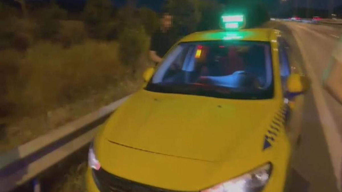 Avcılar'da takibe alındı: Taksinin içi kaçak göçmen doluydu