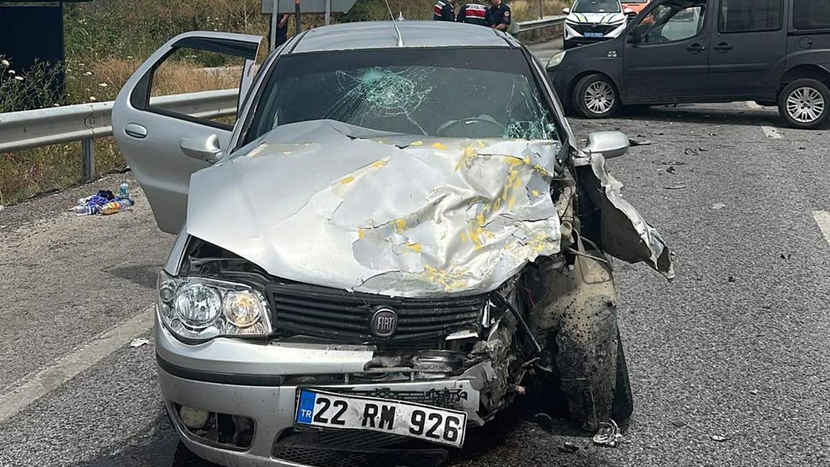 Otomobil ile hafif ticari araç çarpıştı: 6 yaralı