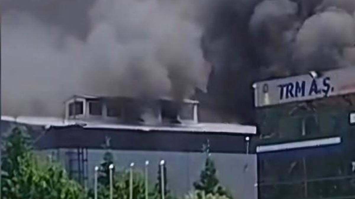 Sakarya'da fabrika yangını söndürüldü