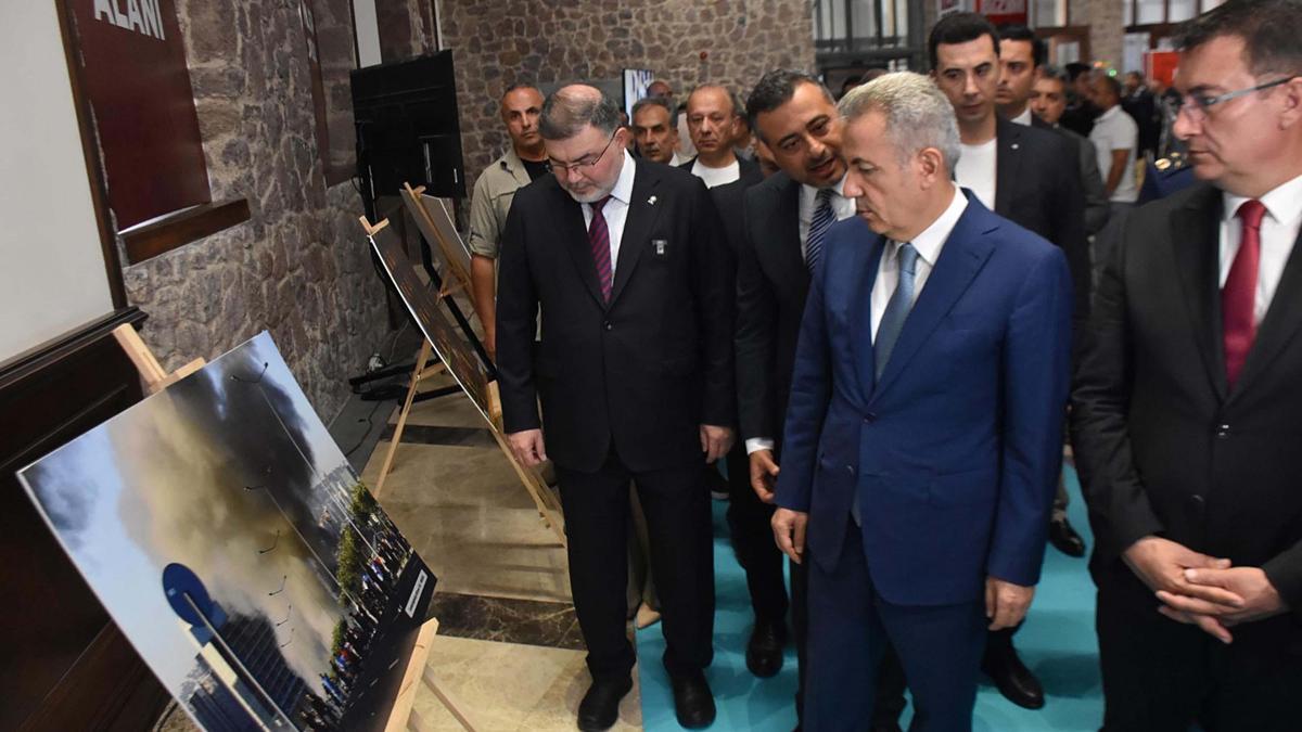 İzmir'de 15 Temmuz Dijital Deneyim Merkezi açıldı