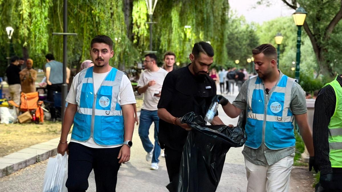 AK Parti Odunpazarı Gençlik Kolları'ndan Kanlıkavak Parkı'nda çevre temizliği