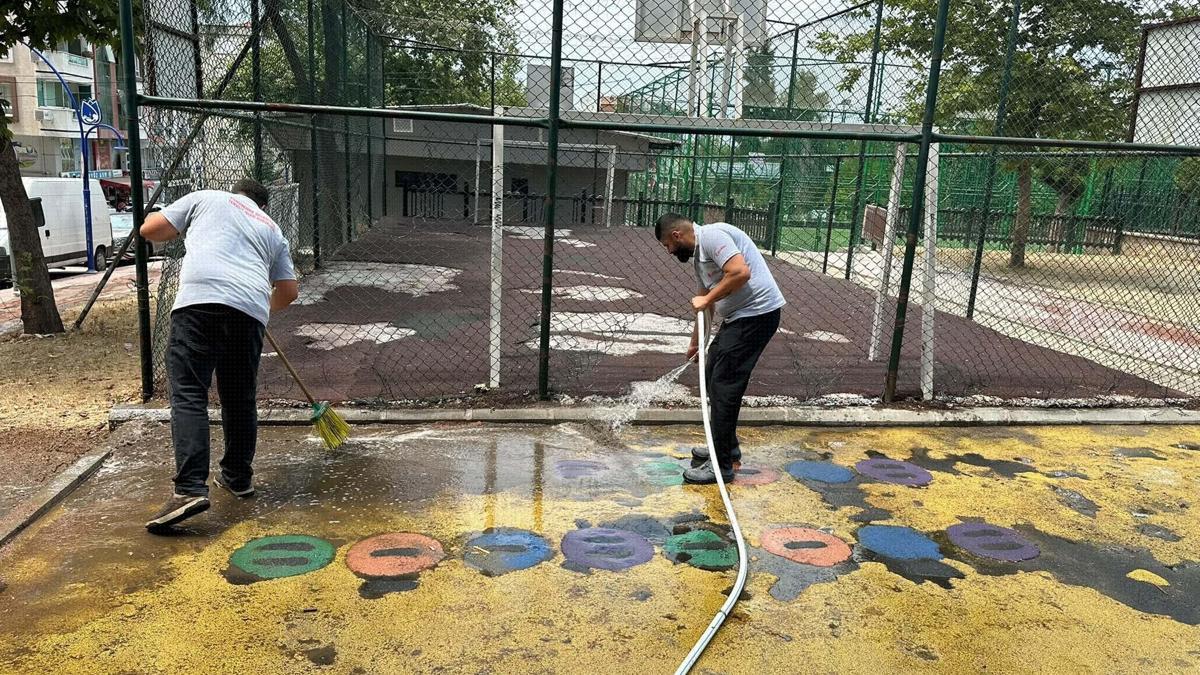 Yunusemre'de iki park pırıl pırıl oldu