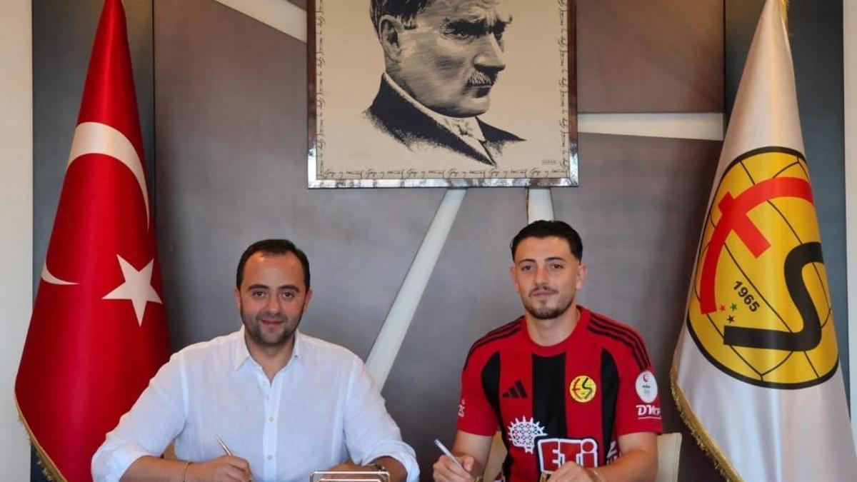 Eskişehirspor'da çifte imza! Kadro güçlenmeye devam ediyor