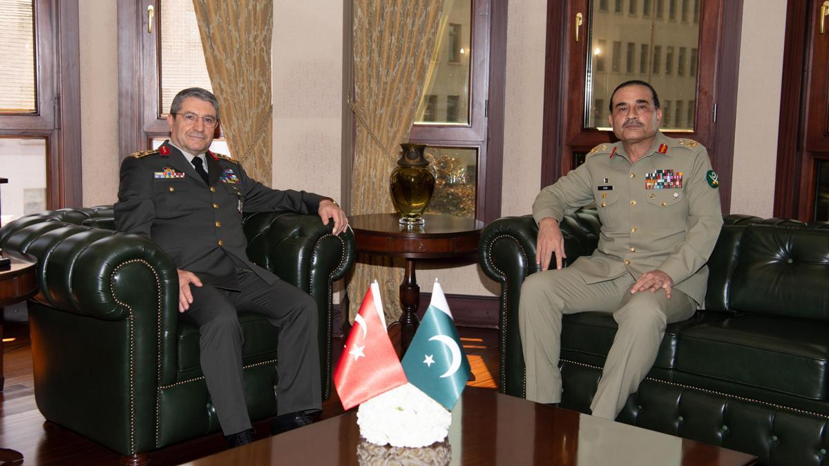 Genelkurmay Başkanı Orgeneral Bayraktaroğlu, Pakistan Savunma Kuvvetleri Komutanı Munir ile görüştü