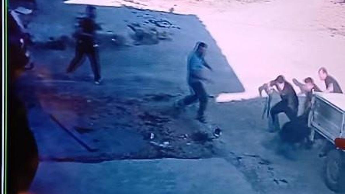 'Çöp dökme' kavgasında av tüfeğiyle vurulan kişi yaralandı; olay anı kemarada