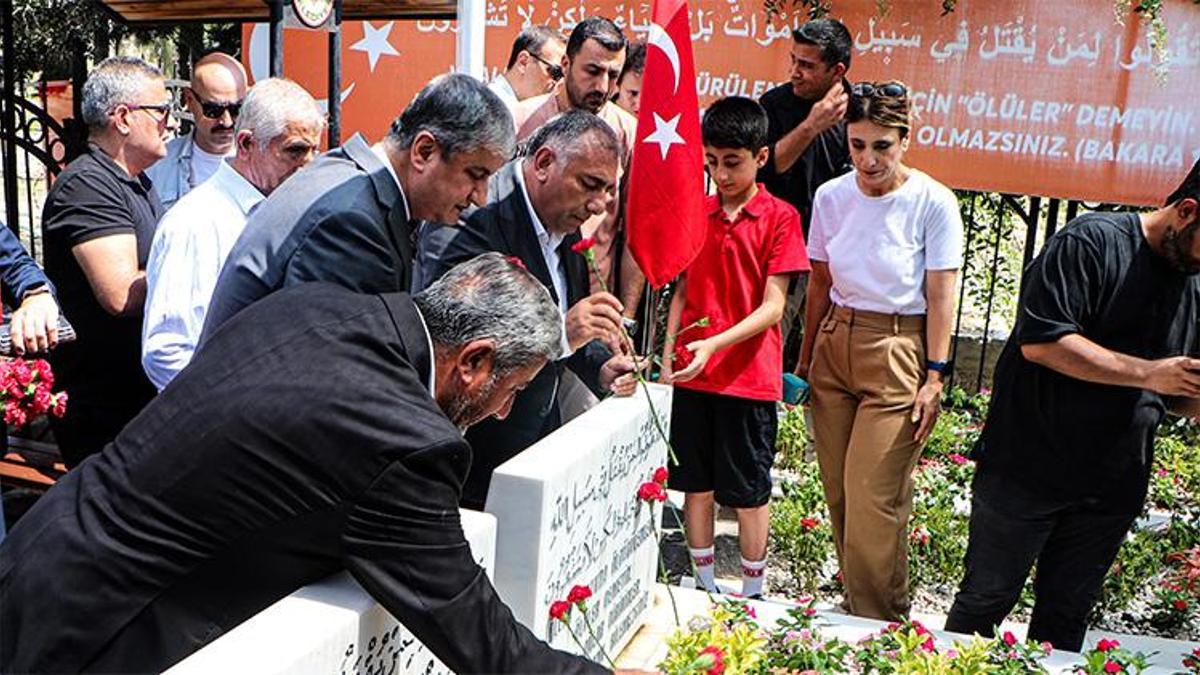 Adana'da 15 Temmuz şehitleri kabirleri başında anıldı