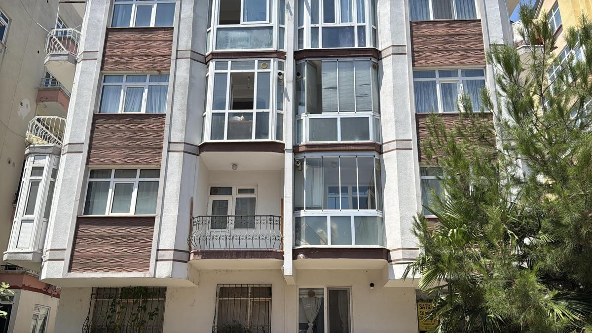 Ablasının cesedi ile 1 hafta aynı evde kalan engelli, hastaneye kaldırıldı