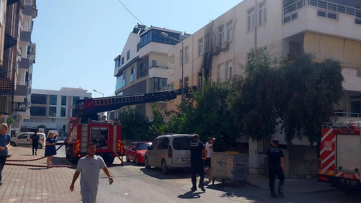 Daire yangında kullanılamaz hale geldi