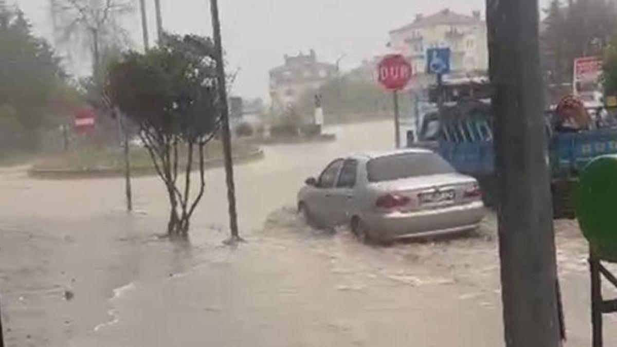 Kuvvetli sağanak yağış Sinop Türkeli'yi vurdu