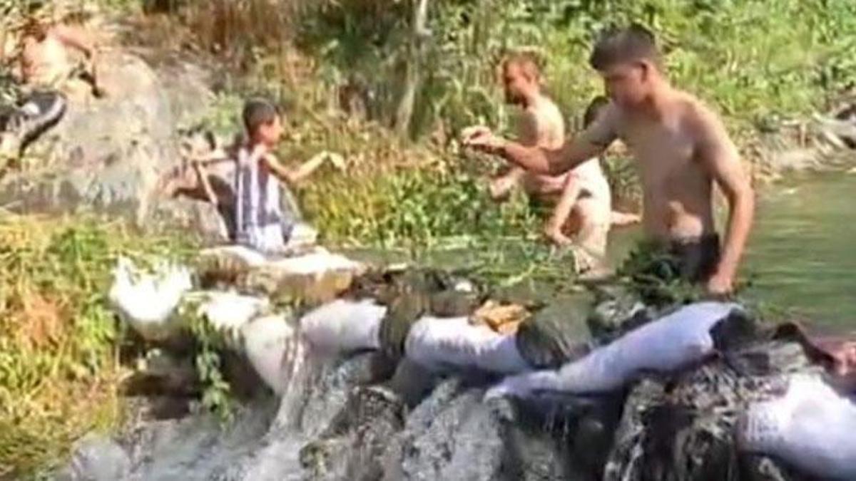 Elazığ'da sıcaklara karşı köy sakinlerinden doğal çözüm
