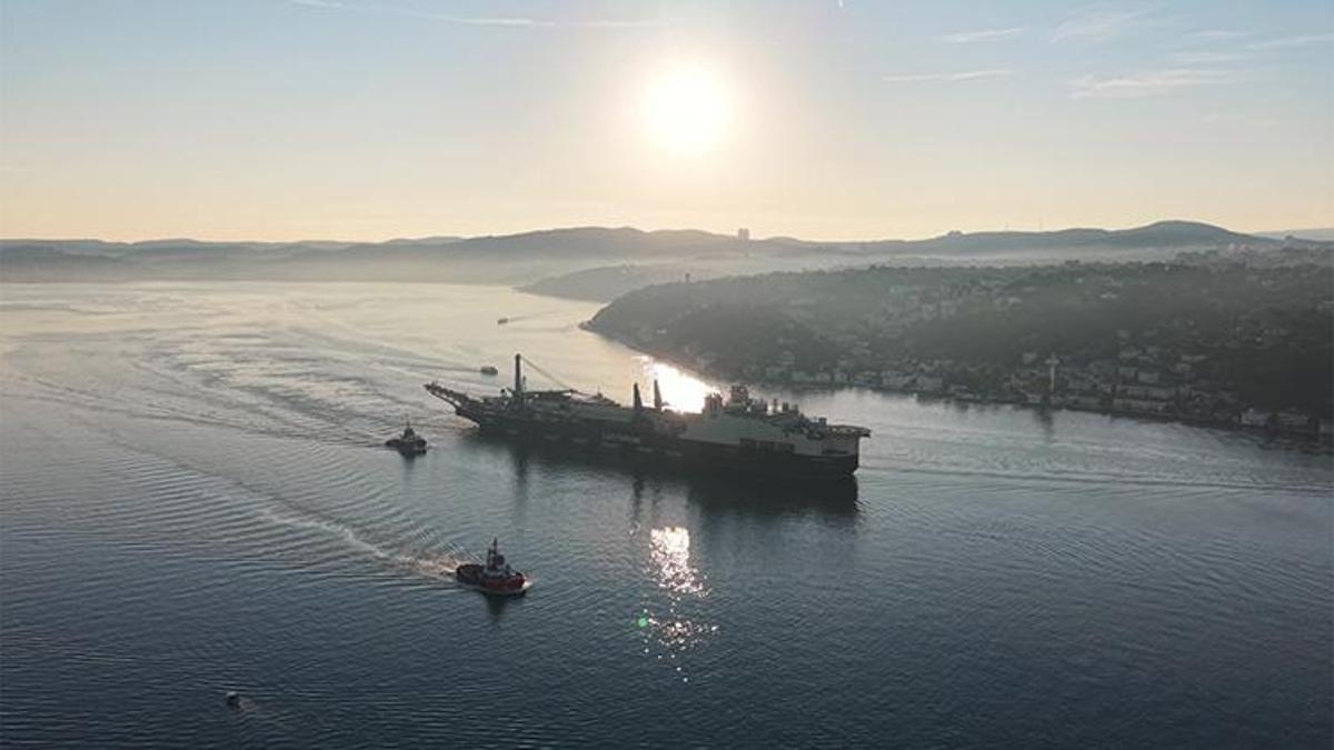 Nefes kesen geçiş havadan görüntülendi: Dünyanın En Büyüklerinden Biri İstanbul Boğazı'ndan geçti!