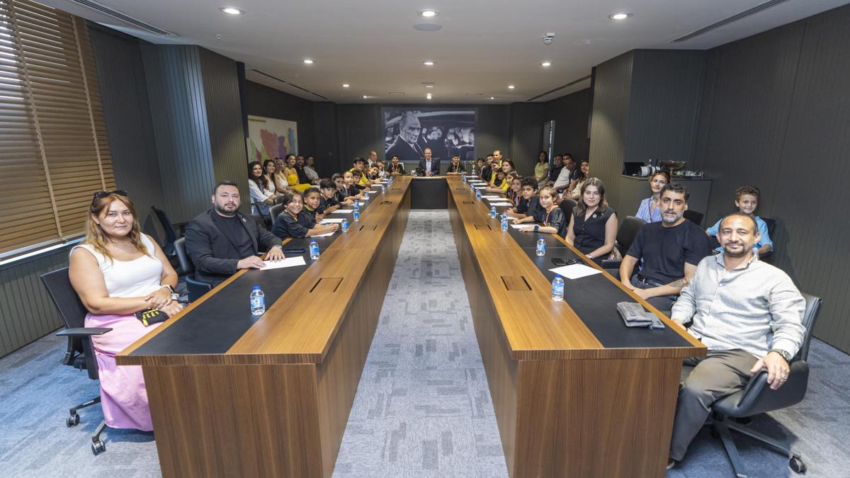 Şampiyon minikler Başkan Seçer’i ziyaret etti