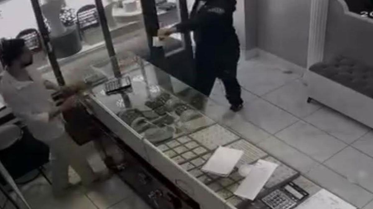 İnternetten ‘Soygun nasıl yapılır’ araştırması yaptı kuyumcu soydu