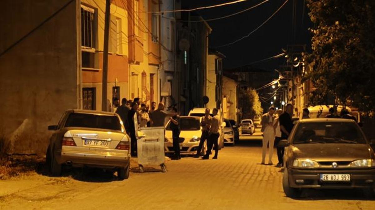 Eskişehir'de komşu aileler birbirine girdi! Ortalık savaş alanına döndü: 11 yaralı
