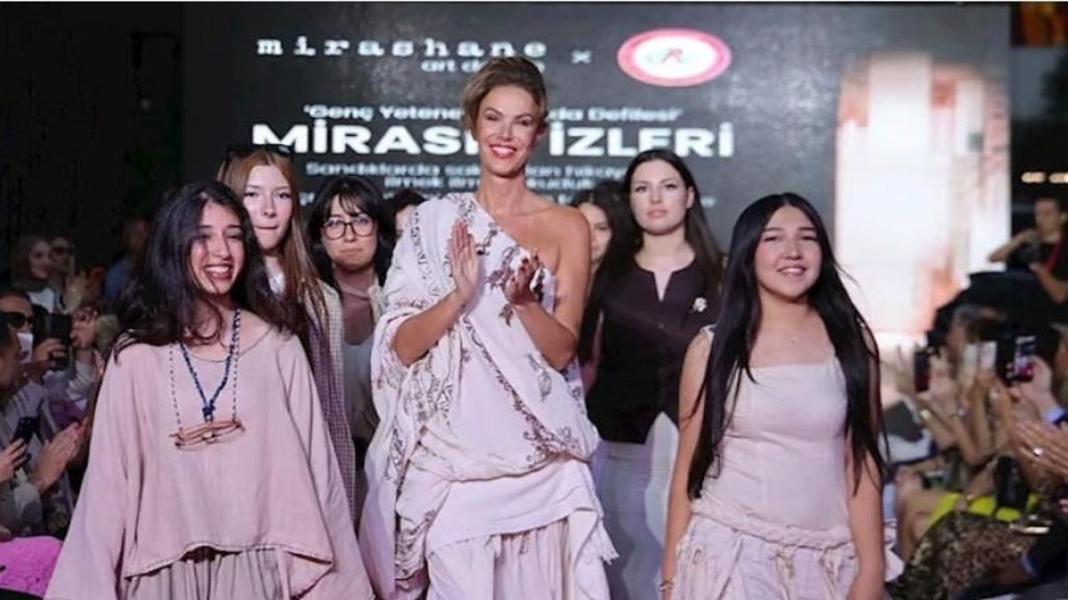 “Mirasın İzleri" defilesi Benesta Center'da büyük ilgi gördü