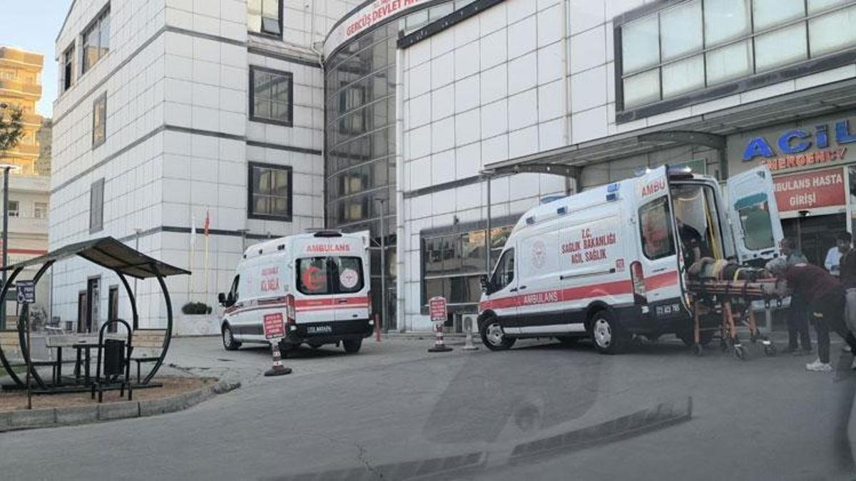 İnşaat iskelesi çöktü işçiler metrelerce yükseklikten düştü