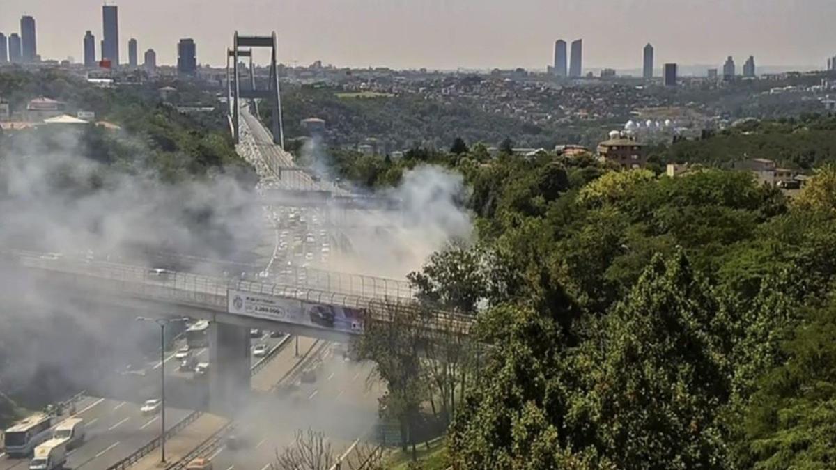 Beykoz’da seyir halindeki kamyonet alev alev yandı
