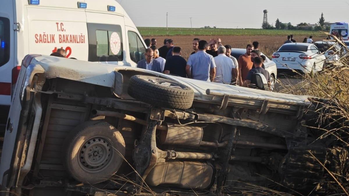 Mardin'de hafif ticari araç şarampole devrildi: 3 yaralı