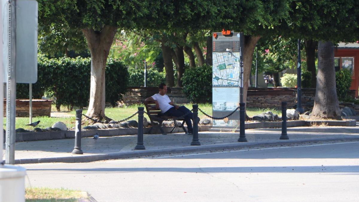 Adana'da termometreler patladı! Vatandaşlar gölgelik aradı