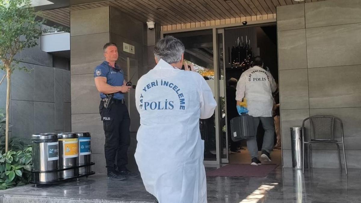 Antalya'da otel odasında sır ölüm! İçeride bulunanlar ekipleri alarma geçirdi