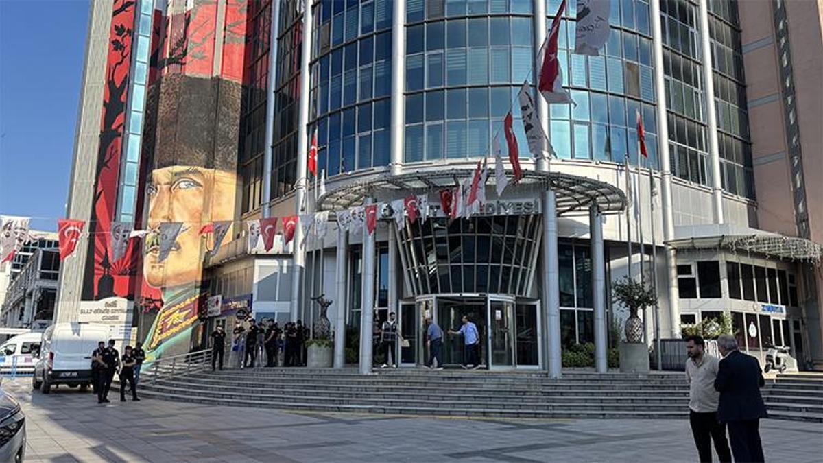 İzmit Belediye Başkanı Fatma Kaplan Hürriyet ve eşi gözaltına alındı