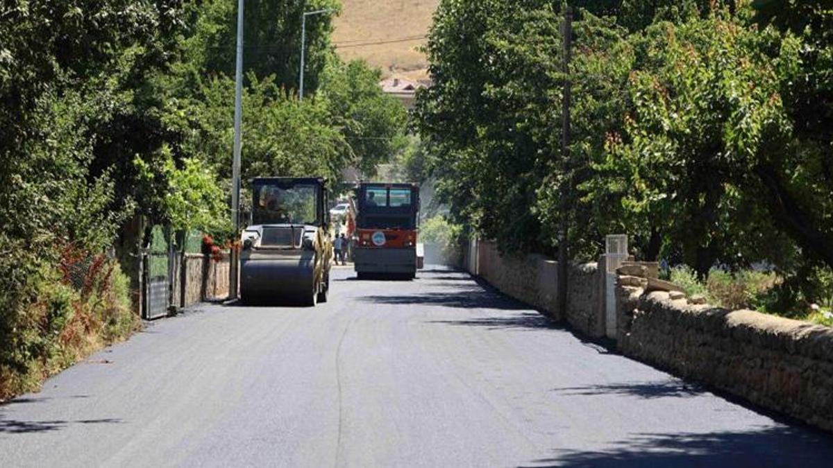Kayseri'de asfalt seferberliği başladı! O mahalle modern yollarına kavuşuyor