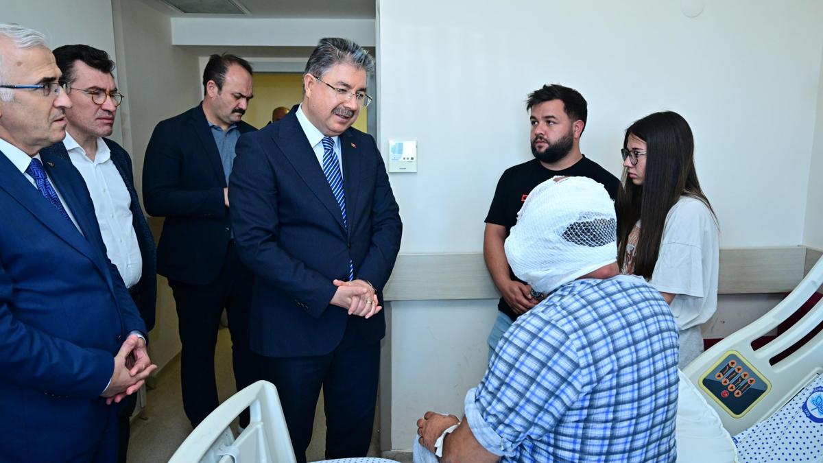 Eskişehir Valisi Yılmaz kazada yaralanan 3 itfaiyeciyi hastanede ziyaret etti