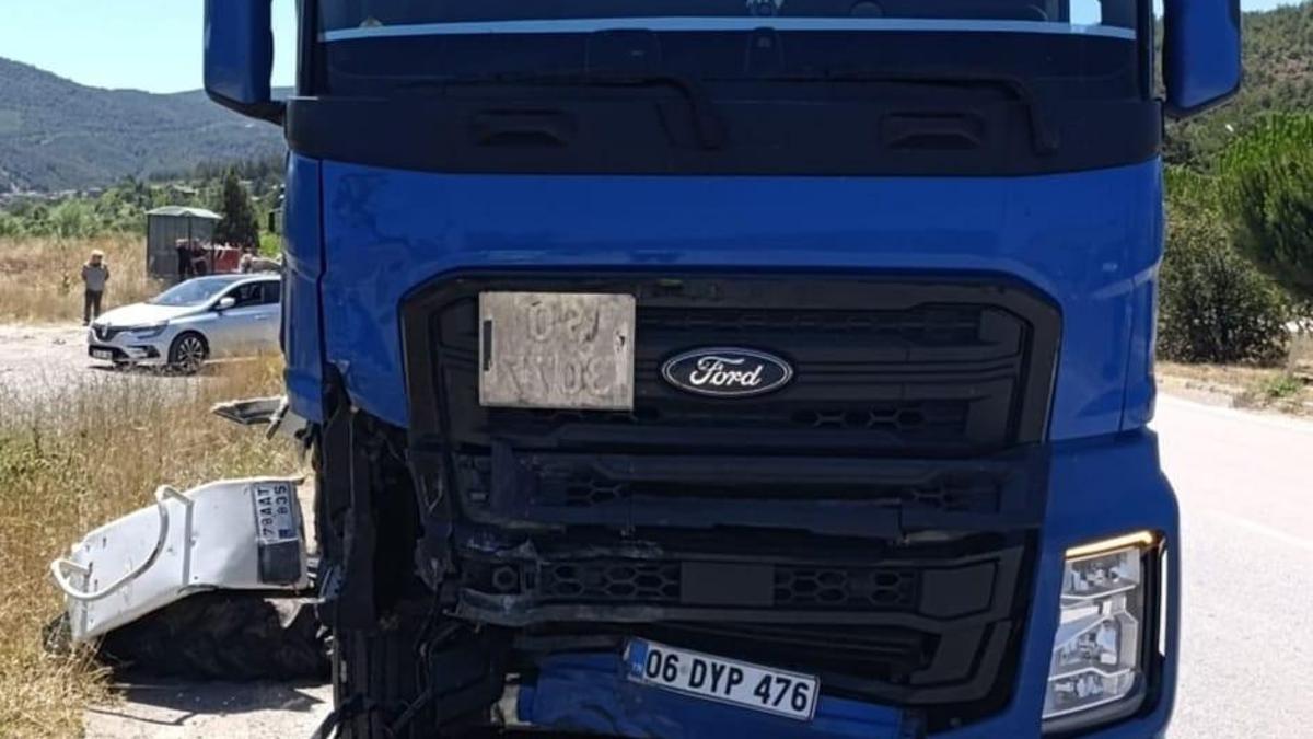 Karabük'te tırla çarpışan traktörün sürücüsü ağır yaralandı