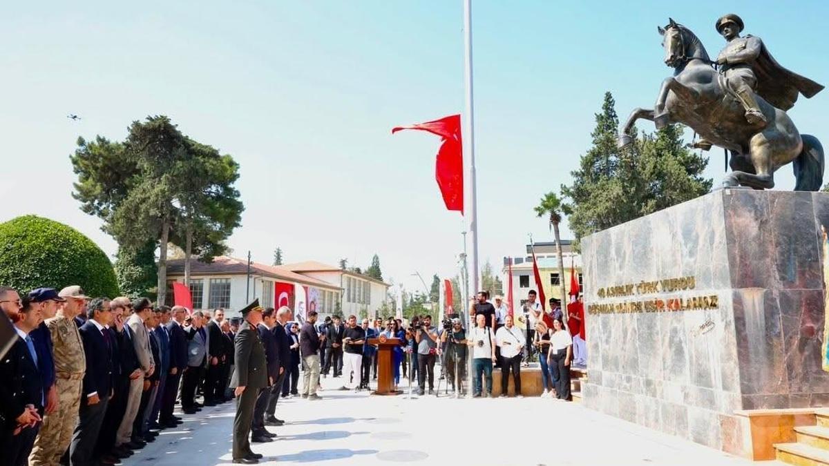 Hatay’ın anavatana katılışının yıldönümünde Atatürk Anıtı'na çelenk sunuldu
