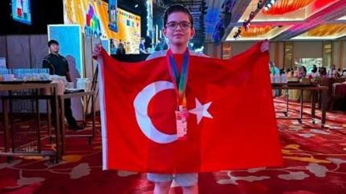Kültür Okulları öğrencisi Singapur’daki Matematik Olimpiyatları’ndan 2 madalyayla döndü