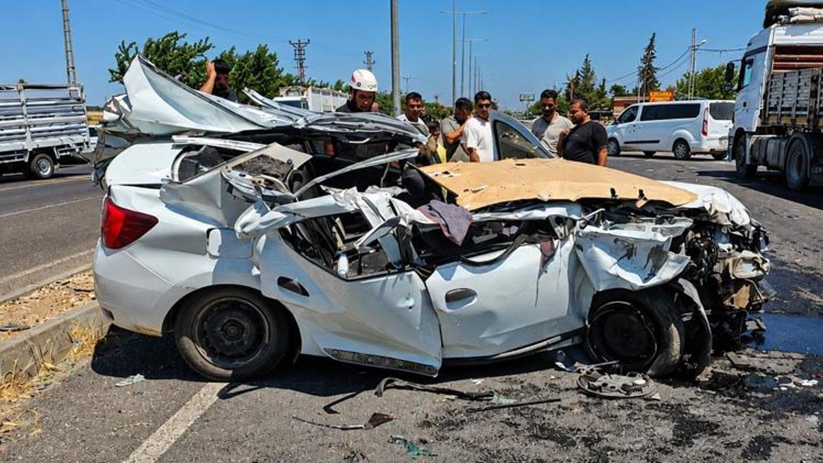 Şanlıurfa- TIR'a arkadan çarpan otomobilin sürücüsü ağır yaralandı
