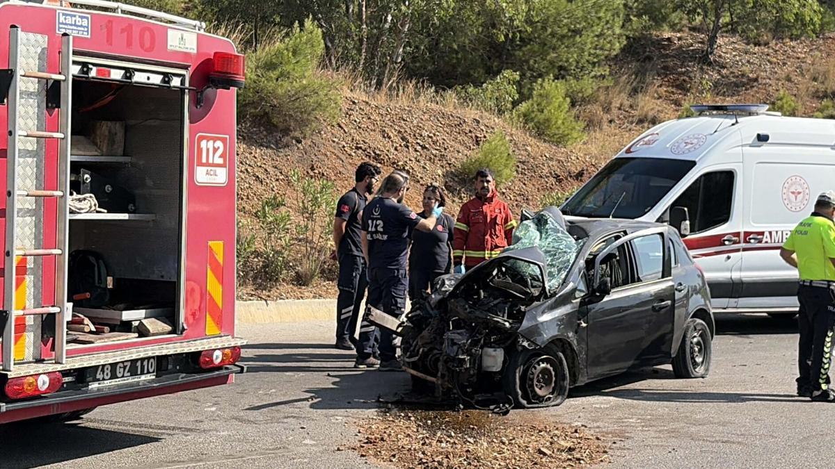 Otomobiller çarpıştı: 1 ölü, 2 yaralı