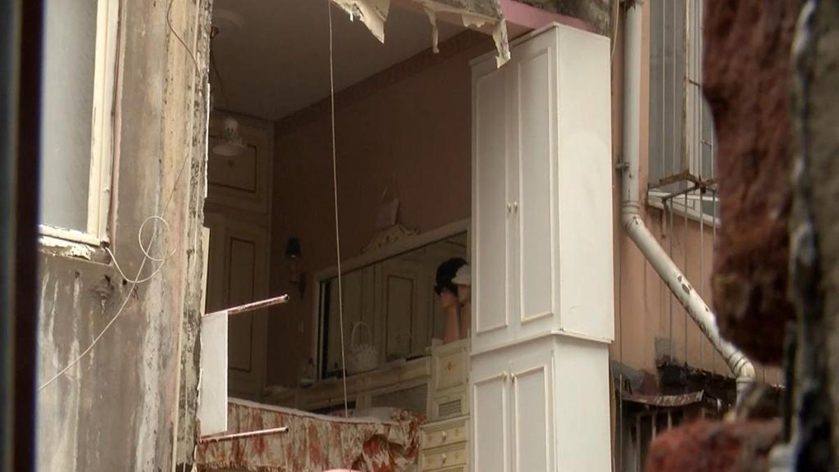 Şişli'de deprem korkusu: Bir binanın duvarı çökünce mahalleli paniğe kapıldı