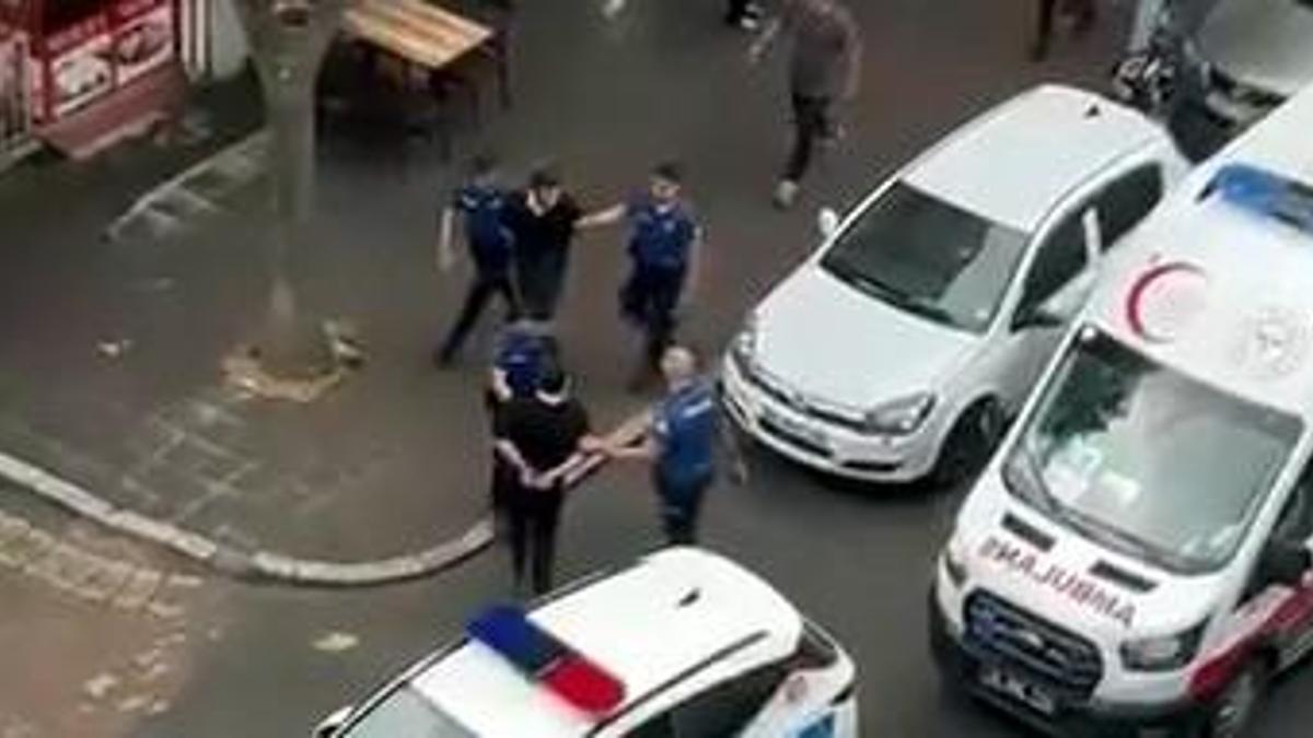 Avcılar'da kavga sırasında bıçak istedi; alamayınca masa ve sandalyeleri devirdi