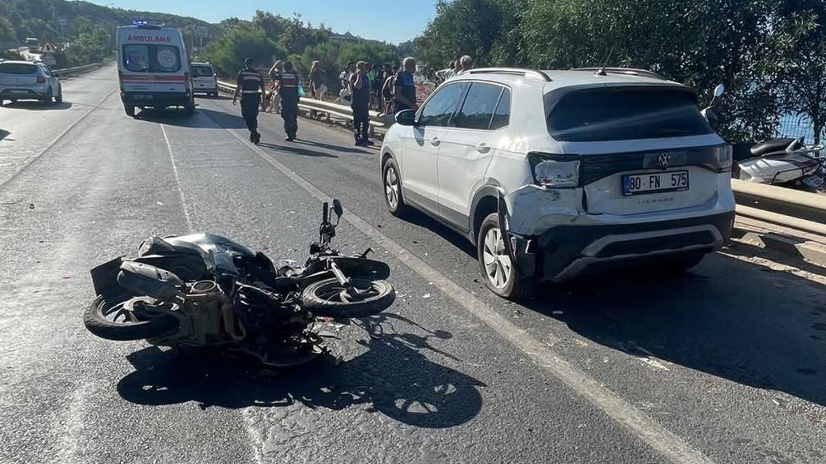 Motosiklet otomobile çarptı: 2 yaralı