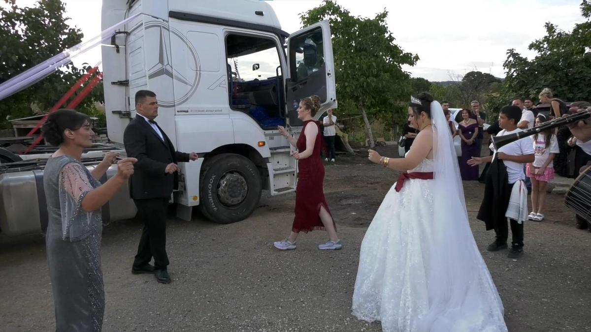 TIR gelin arabası oldu